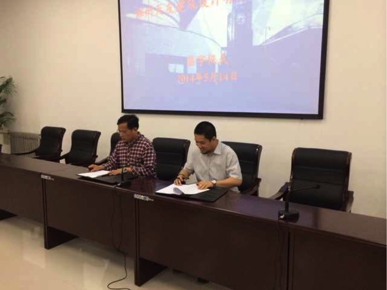 說明: http://m.liaopa.cn/uploads/allimg/140902/1-140Z22102312J.JPG